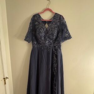 Size 16w MOB/MOG Gown. Slate grey. Beautiful lace appliqués.New w/o tags!